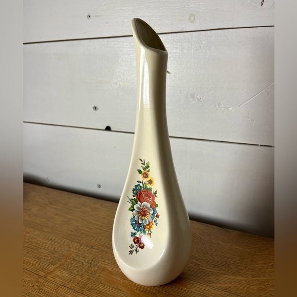 Vintage Ceramic Vase - Floral Motif - Picture 5 of 10